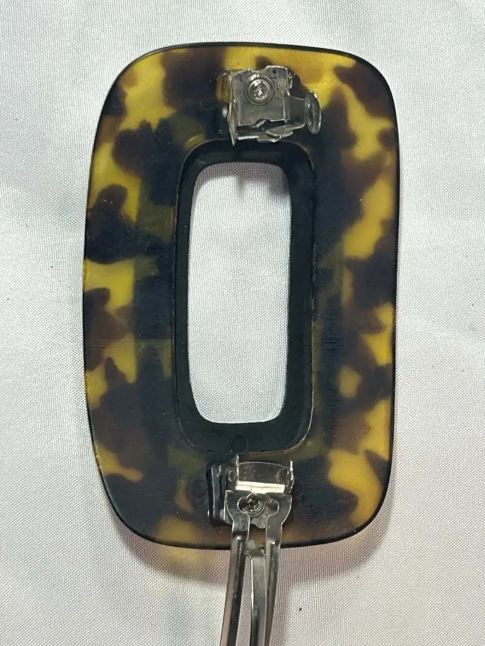 VTG rectangle tortoise shell color and black barrette clip 3”x 2”
